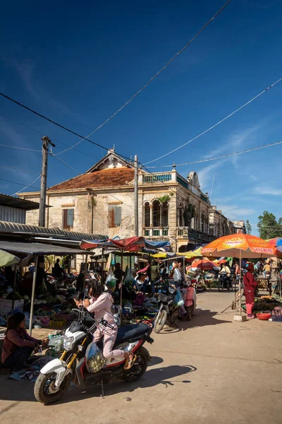 Ulica Targowa Francuską Architekturą Kolonialną Chhlong Niedaleko Kratie Kambodży — Zdjęcie stockowe