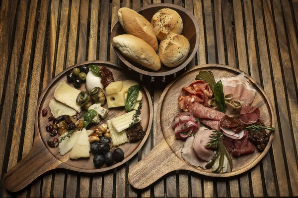 Mixed European Charcuterie Cheese Cold Cuts Platter Wood Table — ストック写真