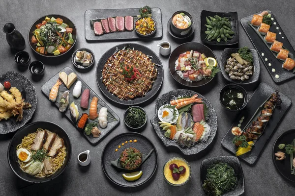 Багато Традиційних Гастрономічних Страв Японської Кухні Різноманітність Сірому Фоні — стокове фото
