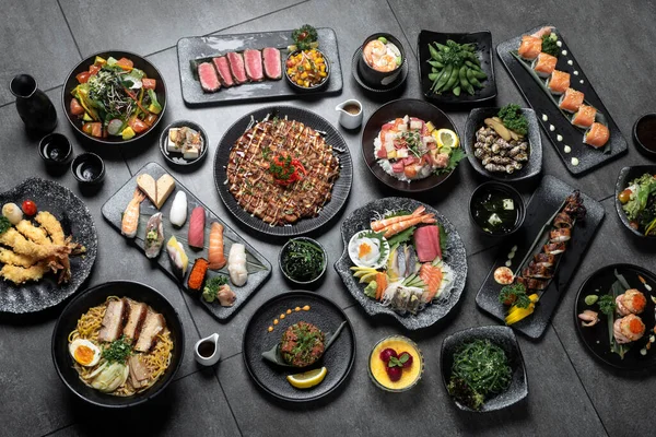 Muitos Pratos Tradicionais Comida Japonesa Gourmet Variedade Fundo Cinza Imagem De Stock