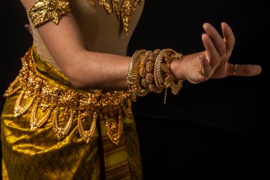 Kamboçya 'daki Khmer Apsara kostümünün ve geleneksel dans figürlerinin ayrıntıları.