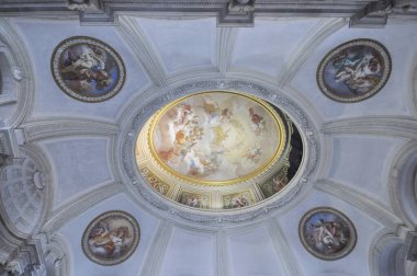 CASERTA, İtalya - CIRCA AĞUSTOS 2020: Kraliyet Sarayı namı diğer Reggia iç görünümü