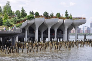 NEW YORK, ABD - CIRCA HAZİRAN 2022: 55.