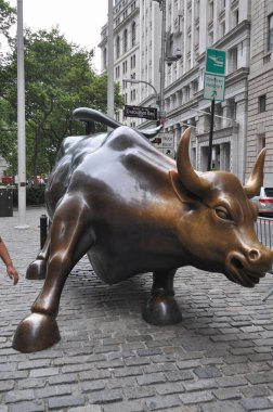 NEW YORK, ABD - CIRCA HAZİRAN 2022: Wall Street 'in Suçlayıcı Boğası