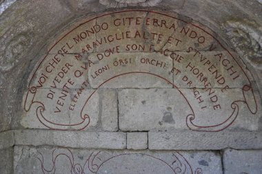 Holy Grove namı diğer Canavarlar Parkı 16. yüzyılda Bomarzo, İtalya 'da inşa edildi.