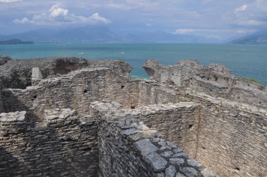 Grotte di Catullo çeviri: Catullus Grottoes Sirmione, İtalya