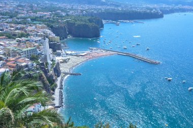 İtalya 'nın Amalfi kentindeki Tyrhenian Denizi kıyısında Amalfi