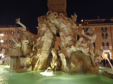 Fontana dei quattro fiumi Dört Nehrin Çeşmesi 1651 'de Bernini tarafından Roma, İtalya' daki Piazza Navona 'da tasarlandı.