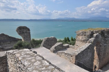 Grotte di Catullo çeviri: Catullus Grottoes Sirmione, İtalya