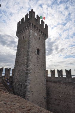 Castello Scaligero çeviri: Scala Castle Sirmione, İtalya