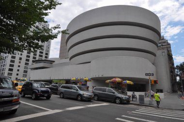 NEW YORK, ABD - CIRCA HAZİRAN 2022: Frank Lloyd Wright tarafından tasarlanan Guggenheim Müzesi