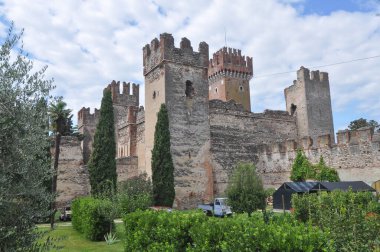 Castello scaligero çeviri: Scala castle Lasize, İtalya