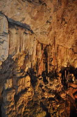 Grotta dev çevirisi İtalya, Trieste 'deki dev mağara