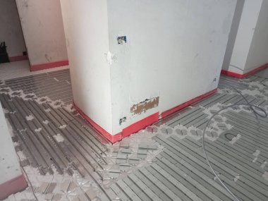 underfloor heating and cooling construction in a building site