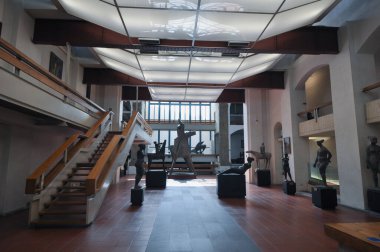 FLORENCE, İtalya - CIRCA HAZİRAN 2022: St Pancras Kilisesi 'ndeki Marino Marini Müzesi