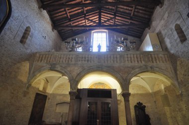 VERONA, İtalya - CIRCA AĞUSTOS 2021: Santa Maria Matricolare Katedrali