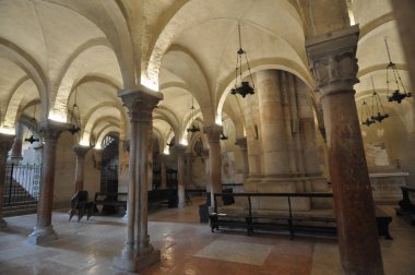 VERONA, ITALY - CIRCA AĞUSTOS 2021: San Zeno Bazilikası ya da San Zeno Maggiore