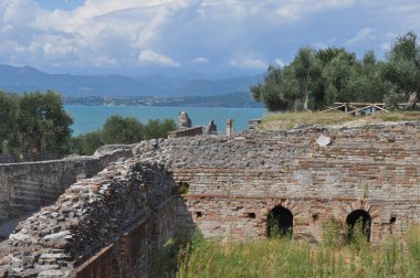 Grotte di Catullo çeviri: Catullus Grottoes Sirmione, İtalya