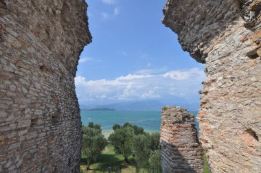 Grotte di Catullo çeviri: Catullus Grottoes Sirmione, İtalya