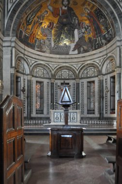 FLORENCE, İtalya - CIRCA AĞUSTOS 2021: Firenze Santa Maria Novella Kilisesi