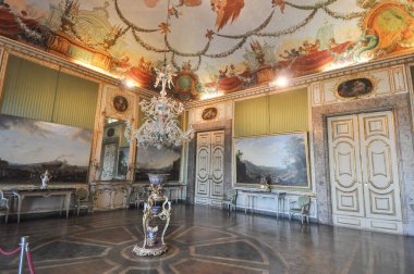 CASERTA, İtalya - CIRCA AĞUSTOS 2020: Kraliyet Sarayı namı diğer Reggia iç görünümü