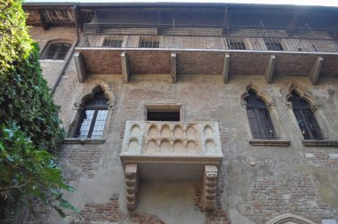 VERONA, ITALY - CIRCA AUGUST 2021: House of Juliet Capulet Giulietta Capuleti with balcony made famous by William Shakespeare love tragedy Romeo and Juliet