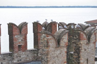 Castello Scaligero çeviri: Scala Castle Sirmione, İtalya