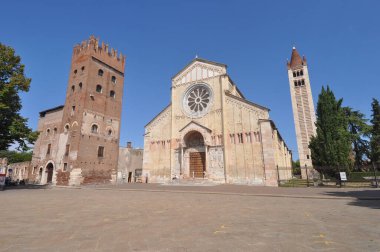 Basilica di San Zeno namı diğer San Zeno Maggiore veya San Zenone Verona, İtalya