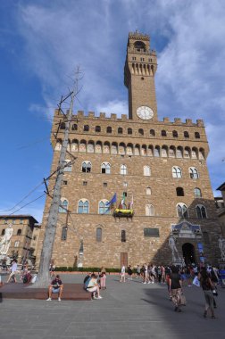 FLORENCE, İTALYA - 08 AĞUSTOS 2021: Palazzo Vecchio çevirisi Eski Saray
