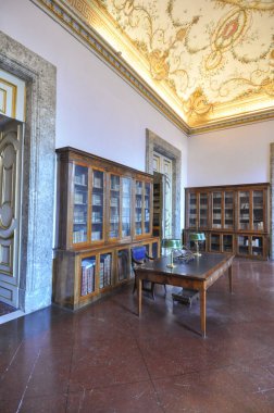 CASERTA, İTALYA - 21 AĞUSTOS 2020 Kraliyet Sarayı namı diğer Reggia iç görünümü