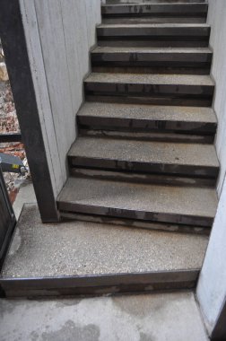 VERONA, İtalya - 27 Ağustos 2021 Castelvecchio Müzesi Mimar Carlo Scarpa tarafından Castelvecchio kalesinde tasarlandı