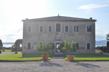İtalya, Garda Gölü 'nde Punta San Vigilio manzarası