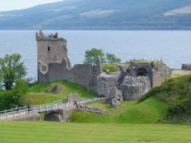 Urquhart, İngiltere 'deki Urquhart Kalesi harabeleri