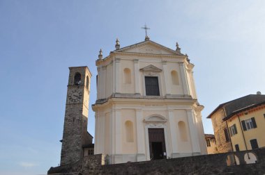 Divo Nicolao çeviri: Saint Nicolaus Kilisesi Gardone Riviera, İtalya