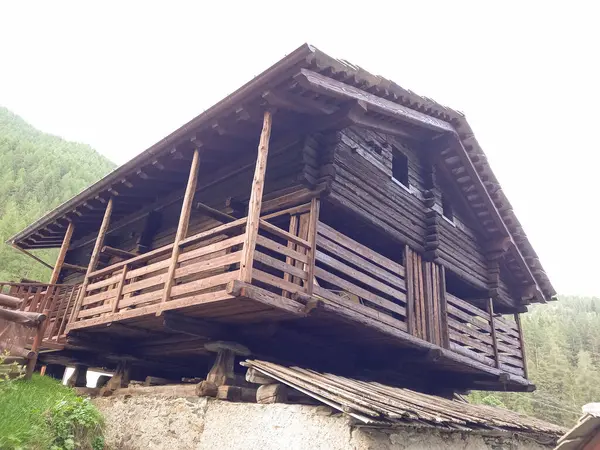 Casa Tradizionale Legno Valle Aosta — Foto Stock