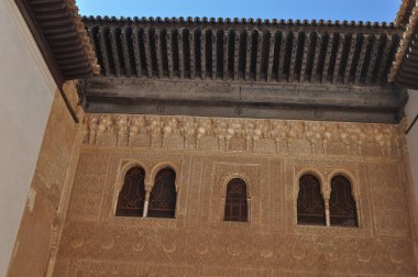 Granada, İspanya - 23 Ağustos 2023: Alhambra kalesi ve sarayı