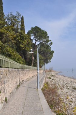 Sirmione, İtalya 'daki Garda Gölü manzarası