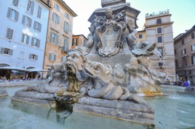 ROME, ITALY - 20 AUGust 2020: Fontana dei quattro fiumi (Dört Nehrin Çeşmesi) 1651 yılında Piazza Navona 'da Bernini tarafından tasarlandı