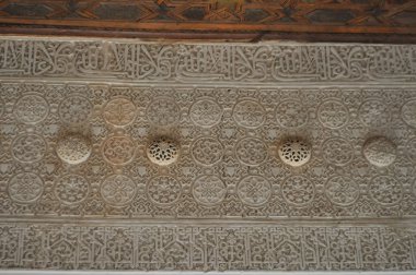 Granada, İspanya - 23 Ağustos 2023: Alhambra kalesi ve sarayı