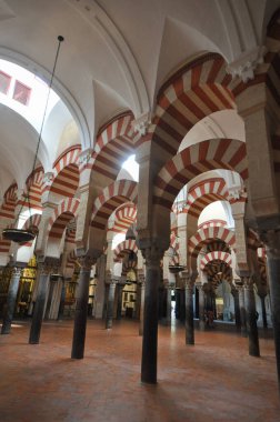 CORDOBA, SPAIN - 22 AĞUSTOS 2023: Mezquita Cordoba Katedrali İçişleri Camii