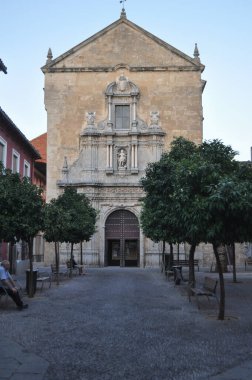 CORDOBA, İspanya - 21 AĞUSTOS 2023: San Francisco ve San Eulogio çevirileri St Francis ve St. Eulogius Katolik Kilisesi