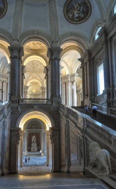 CASERTA, İTALYA - 21 AĞUSTOS 2020 Kraliyet Sarayı namı diğer Reggia iç görünümü