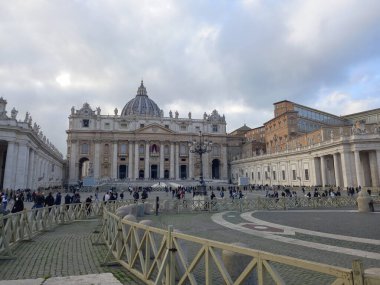 VATİKAN ŞEHRİ, Roma, VATİKAN ŞEHRİ - 27 Aralık 2022: St Peter 's Bazilika di San Pietro