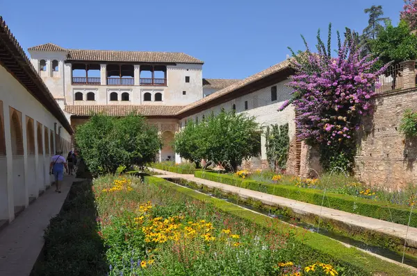 GANADA, İSPAN - 23 Ağustos 2023 Generalife Palace Gardens