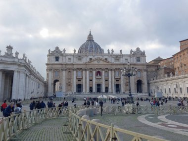 VATİKAN ŞEHRİ, Roma, VATİKAN ŞEHRİ - 27 Aralık 2022: St Peter 's Bazilika di San Pietro