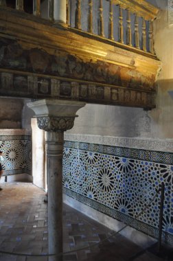 Granada, İspanya - 23 Ağustos 2023: Alhambra kalesi ve sarayı