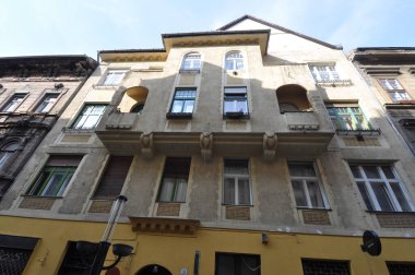 BUDAPEST, HUNGARY - 11 NİSAN 2024: Kazinczy Caddesi