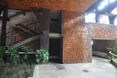 TURIN, İTALYA - 10 Haziran 2023: 25 Mimar Luciano Pia tarafından yapılan Verde Apartman Binası