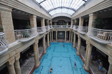 BUDAPEST, HUNGARY - 10 Nisan 2024 Gellert Termal Hamamı