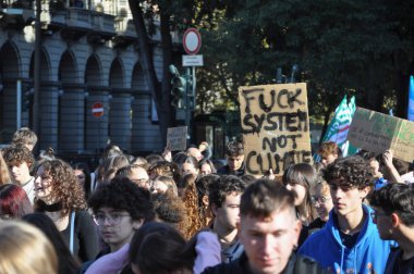 TÜRİN, İTALYA - 11 EKİM 2024 İKİM KIYIL SONRA